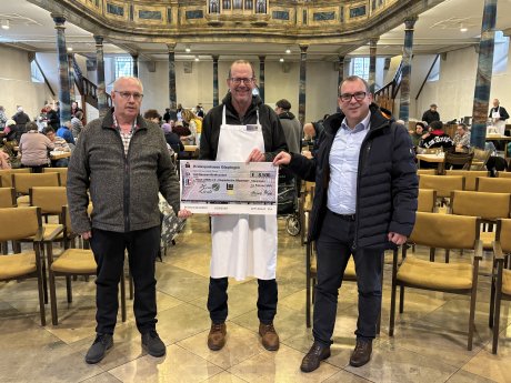 foto 2 - spende tombolaerlöse 2024 vesperkirche göppingen.jpg