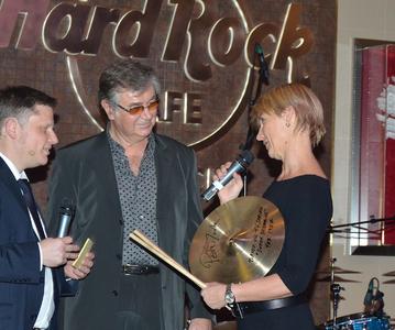 Von links Andreas Stumptner Chefredakteur video Pete York Mr Superdrumming Heidi Dentzer Sr Sales & Marketing Manager