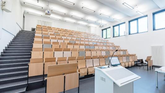 moderner Hörsaal an der Technischen Hochschule Lübeck
