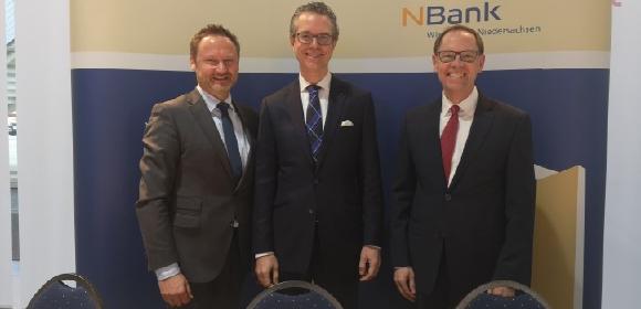 v.l.n.r.: Michael Kiesewetter, NBank-Vorstandsvorsitzender, Dr. Berend Lindner, NBank-Verwaltungsratsvorsitzender und Dr. Ulf Meier, Mitglied des NBank-Vorstands