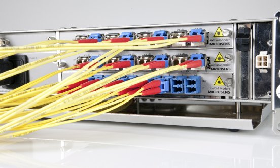 fotos_10G_8Kanal_CWDM_System_bestueckt12_2HEChassis_300dpi.jpg