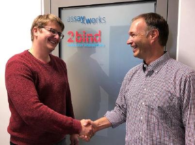 Links Dr. Thomas Schubert (CEO 2bind) und rechts Dr. Ralf Schwandner (CEO Assay.Works) - © Dr. Johannes Knop, privat
