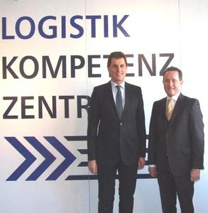 v.l.n.r. Karl Fischer Geschäftsführer der LKZ Prien GmbH mit Landrat Josef Neiderhell, Aufsichtsratsvorsitzender der LKZ Prien GmbH