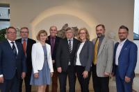 (v.l.): Ralf Luther, Norbert Dierkes, Ramona Miedl, Rolf Lay, IHK-Präsident Klaus Olbricht, Claudia Meffert, Adolf Fehse, Hans-Dieter Otto. Nicht im Bild: Nils Appelt / Foto: IHK Magdeburg