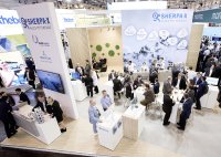 Blick auf den Messestand von SHERPA-X bei der E-world 2024. Themen wie Wärmeabrechnung und Energiedatenmanagement waren schon letztes Jahr viel diskutiert auf dem Messestand. Dieses Jahr nehmen Marktkommunikationsthemen eine zentrale Rolle ein.