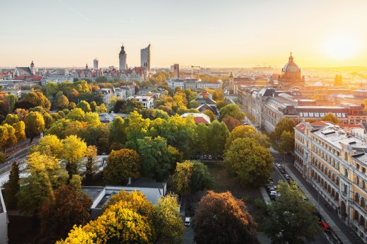 Leipzigs Skyline mit City-Hochhaus und Neuem Rathaus © Philipp Kirschner.jpg