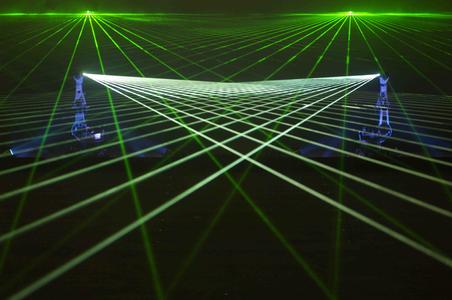 Laser-Roboter für die 50-Jahrfeier der Abu Dhabi Police