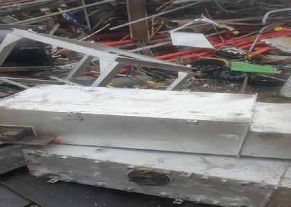 Damit Schrott und Altmetall unterschiedlichsten Art sowie nicht mehr benötigte Edelmetalle effektiv weiter recycelt werden kann, gibt es eine professionelle Lösung. Durch die Metall Abholung und Metallankauf werden Kunden schnell von Altlasten befreit. Interessierte können einen passenden Altmetallabhol.Termin mit der Schrottankauf Bergkamen vereinbaren und die Mitarbeiter leiten alle nötigen Schritte ein, um die Altmetallabholung so angenehm wie möglich zu gestalten. Zusätzlich haben sie sich a