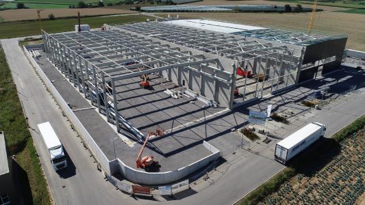 Die Wolpert Gruppe investiert 33 Millionen Euro in den Standort Bretzfeld. Auf dem 27.000 Quadratmeter großen Grundstück entstehen hochmoderne Arbeitsplätze in Produktion und Verwaltung