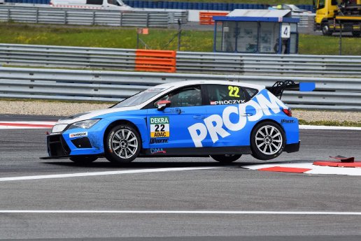 Seit 2016 unterstützt PROCAD das Team HP Racing der ADAC TCR Germany Touring Car Championship. A.jpg