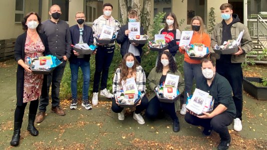 Studenten der "WAM Die Medienakademie" setzten sich in einem Studienprojekt mit dem UNIKA Bausystem und dessen Vermarktung intensiv auseinander. Die erstplatzierte Studiengruppe wurde von UNIKA geehrt.