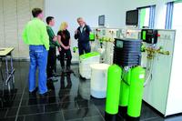 Theoretisches und praktisches Wissen aus der Fortbildung geben Installateuren und Planern zusätzliche Überzeugungskraft bei Endkundengesprächen