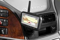 Plug&Track: Das GPSauge IN1 bietet ausgereiftes und leistungsfähiges Flottenmanagement. Dank des neuen Gerätehalters vom renommierten Hersteller ARAT lässt sich das Gerät innerhalb kürzester Zeit stabil und sicher im Fahrzeug befestigen.