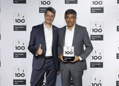 iTernity is one of the TOP 100: Georg Csajkas (Director Marketing, Product Management & Business Development) and Ranga Yogeshwar (Mentor of TOP 100) at the award ceremony
