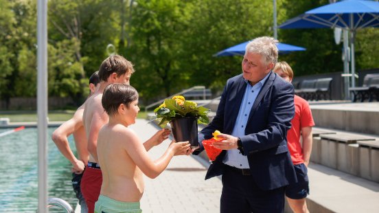 PM_Foto2_Stadtwirtschaft_startet_in_93._Freibadsaison_Stadtwerke_versche....jpg