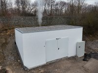 Die Heizzentrale, in der das Biogas-BHKW seit Ende Dezember 2024 nachhaltige Wärme für Wackershofen produziert.