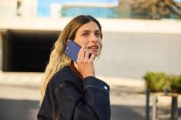 Das Fairphone (Gen. 6+) in Cobalt Blue.