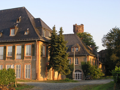 Schloß Reichartshausen; Hauptsitz der ebs seit 1980