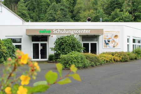 Komplett modernisiert: Das SELVE-Schulungscenter in Lüdenscheid wurde sowohl von außen aber vor allem im Innenbereich von Grund auf umgestaltet. Auf rund 250 Quadratmetern gibt es reichlich Raum, innovative Produkte und neue Anwendungen zu entdecken sowie auszuprobieren.
Foto: SELVE