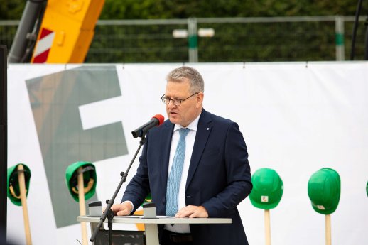 2026-09-18_Spatenstich-bg (3)_sm.jpg