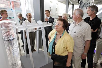 "Tage der Industriekultur Rhein-Main" bei Heraeus: Im Besucherforum (Richard-Küch-Forum) in Hanau konnten sich die Teilnehmer über Quarzglas und seine Rolle im Internet informieren / Quelle: Heraeus