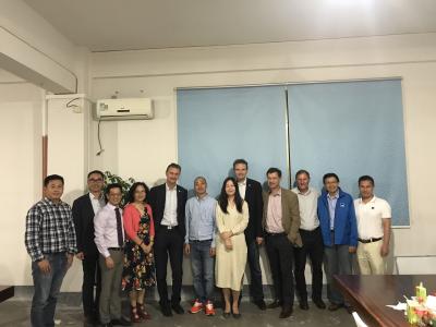 RENOLIT CEO Michael Kundel (5th from left) and RENOLIT CEO Karsten Jänicke (8th from left) conclude the new joint venture in China with Citiking and Dongtang