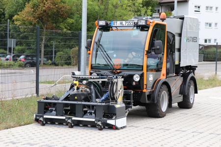 Multifunktionaler Geräteträger Holder MUVO mit Heatweed Sensor-Serie zur chemiefreien Wildkrautbekämpfung