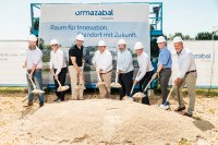 Am 26.06.26 trafen sich Frank Meyer, Oberbürgermeister von Krefeld (4. v. li.), Javier Ormazabal, Präsident der Velatia Gruppe (5. v. li), sowie weitere Vertreter von Ormazabal und Wirtschaft zum Spatenstich für die neue Ormazabal-Zentrale in Krefeld.