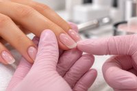 Nagellifting im Nagelstudio