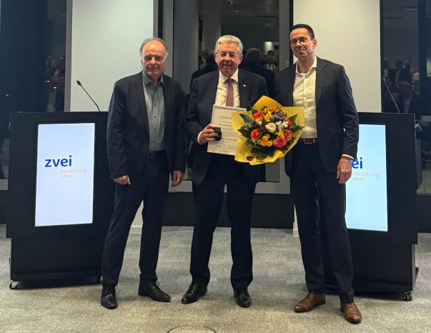 Schneider mit ZVEI.jpg