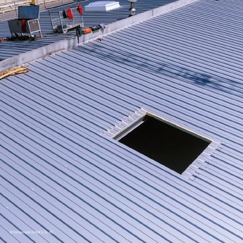 Projekteinblick_Dachsanierung_ROMA_Dachpaneel Typ RD4.jpg