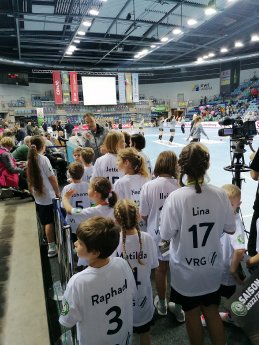 PM VRG VfL Oldenburg Einlauf-Kids 20230117.jpg