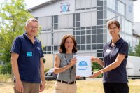 Alexander Ebenbeck (SKZ), Ute Jocham (TÖYS), and Anja Armani (SKZ) at the presentation of the SKZ certification seal for dog toys (from left).