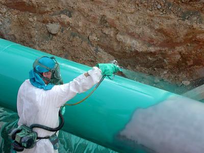 3M hat ab sofort unter der Marke Scotchkote auch flüssige Beschichtungen im Portfolio. Konkret handelt es sich um Epoxide und Polyurethane, die sich für zahlreiche Anwendungen eignen – von der Beschichtung von Rohren, Wänden, Dächern und Böden bis hin zu Pylonen, Windturbinen, Maschinen oder Bahnwaggons. Foto: 3M