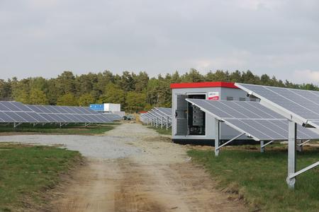 Emmvee errichtet ein knapp 12 MW großes solares Kraftwerk in sieben Wochen