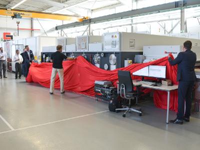 Eine starke Premiere für die Fachszene der Flachglasbeschichtung: das Coating-Lab bei Grenzebach in Hamlar