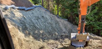 Photo of screen in place above excavation area