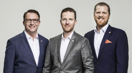 Die neu formierte Geschäftsführung der KEMPER GmbH freut sich über das erfolgreichste Geschäftsjahr der Unternehmensgeschichte. Im Bild (v.l.n.r.): Michael Schiller, Björn Kemper, Frederic Lanz. (Foto: KEMPER GmbH)