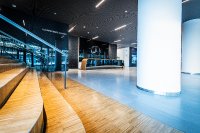 Die Mercedes-Benz Group AG gehört mit der Mercedes-Benz AG zu den weltweit größten Anbietern von Premium-Pkw und -Transportern. Mit rund 166.000 Mitarbeitenden setzte das Unternehmen im Jahr 2023 etwa 2,5 Millionen Fahrzeuge ab und erzielte einen Umsatz von 153,2 Milliarden Euro. Neben den Marken Mercedes-Benz, Mercedes-AMG und Mercedes-Maybach bietet das Unternehmen Finanzierungs- und Mobilitätslösungen über die Mercedes-Benz Mobility AG an.