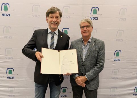 Pressebild_Goldene Ehrennadel_Volker Rosenberger.jpg