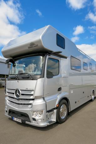Die Sportliche Luxusklasse Vario Alkoven 1050 Auf Mb Actros 1846 Ll Variomobil Fahrzeugbau Gmbh Pressemitteilung Pressebox
