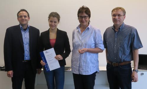 v.l.n.r.: Torsten Breitel (ITK Engineering AG), Preisträgerin Leonie Tatzel, Prof. Dr.-Ing. Ivers-Tiffée (KIT), Dr.-Ing. Wolfgang Menesklou (KIT)