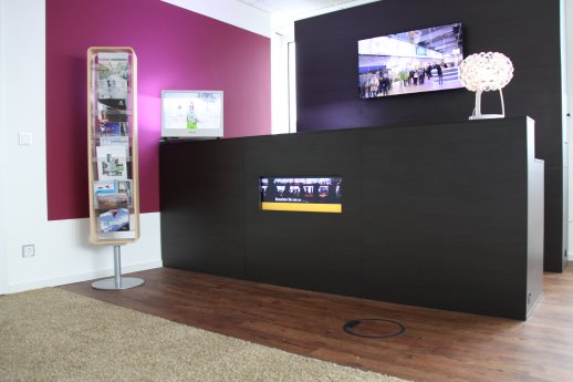 Ingram Micro_Digital Signage-Showroom_Bar.JPG