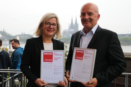 ... and the winner is: Die neue Produktfamilie Anika von Tente. Stolz werden dazu die Zertifikate in Köln präsentiert. Fotos: Tente