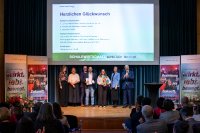 Max Bögl und die Mittelschule Mühlhausen erhalten SCHULEWIRTSCHAFT-Preis Bayern.