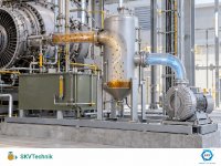 Der Seitenkanalverdichter erzeugt den Luftstrom und Unterdruck für die Ölnebelabscheidung, arbeitet jedoch auf der Reinluftseite hinter dem Abscheider. Für die Auswahl sind Volumenstrom, Soll-Unterdruck sowie Leitungs- und Filterverluste im sauberen und beladenen Zustand entscheidend.