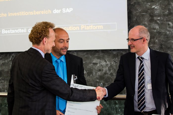 Übergabe SAP Urkunde_k.jpg