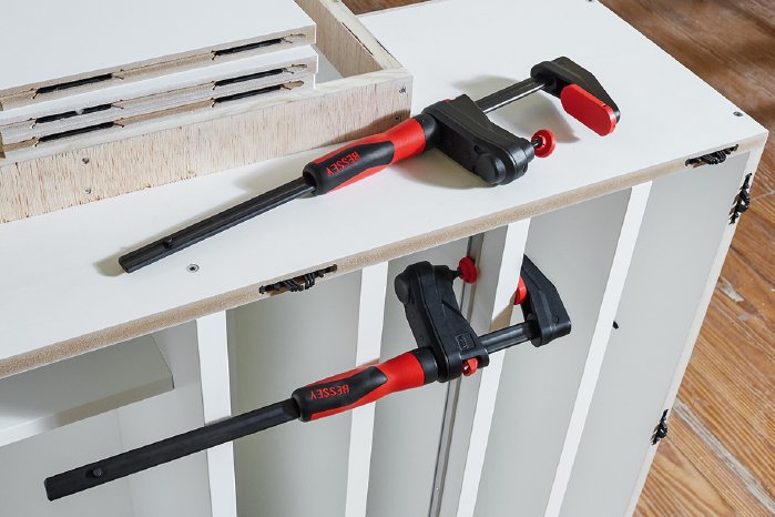 BESSEY-5a-Anwendung-Holz-Getriebezwinge-GK.jpg