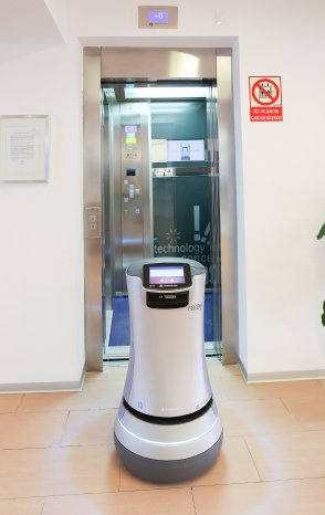 thyssenkrupp_Elevator_Robot_at_offices__4_.jpg