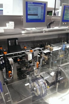 Tamper Evident Anlage mit integriertem Etikettierer 01.jpg